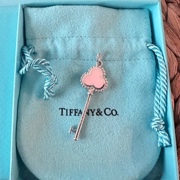 Authentic Tiffany & Co pink enamel Trefoil key silver - Picture 3 of 6